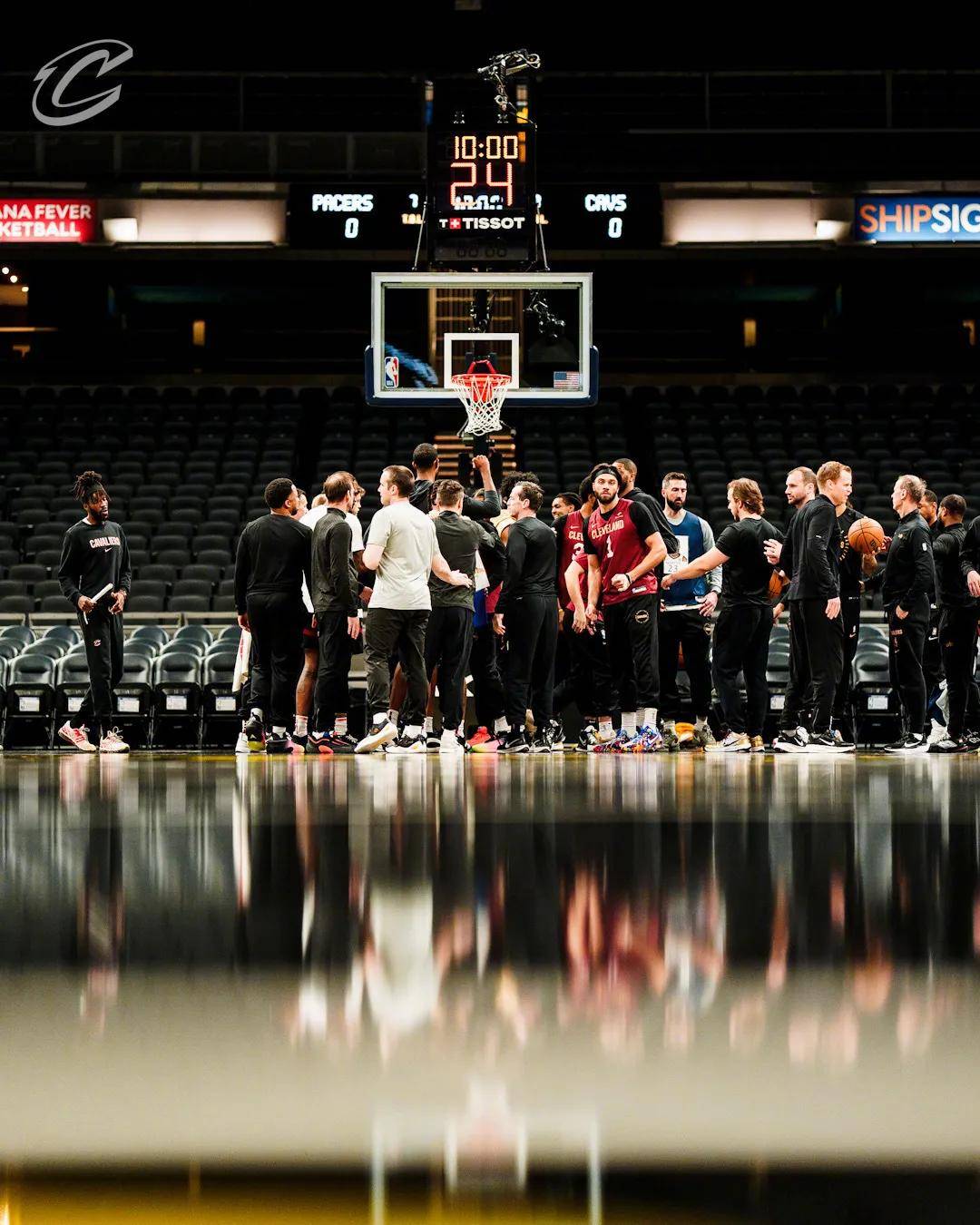 米切尔三巨头联手，助攻爆棚得分突破，引发争议冲击季后赛！